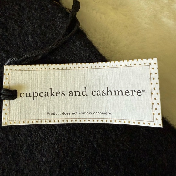 👻NWT! "CUPCAKES AND CASHMERE" Halloween ghost Sweater with Matching Socks 👻 - Picture 8 of 13